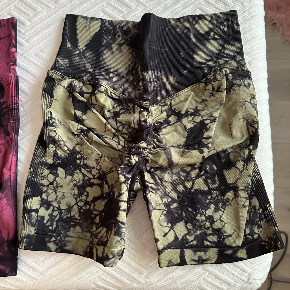 Olive/Black Scrunch Butt Biker Shorts